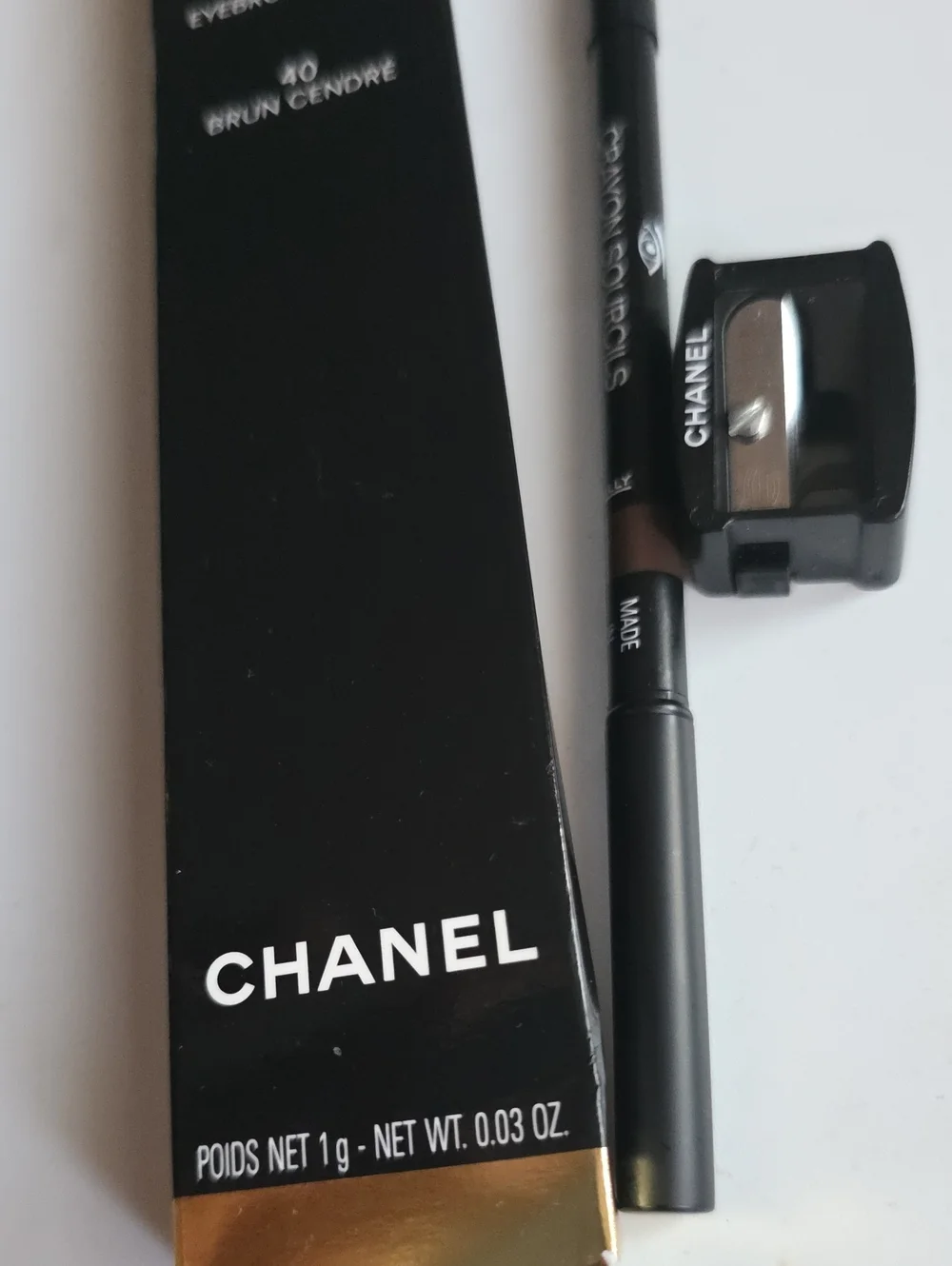 CHANEL Sculpting Eyebrow Pencil 40 Brun Cendré — Black and Brown